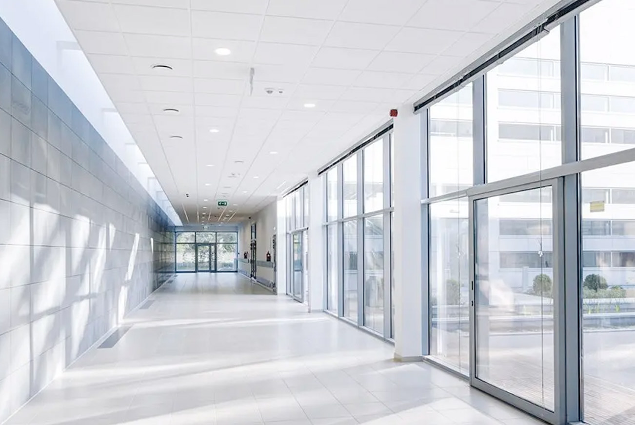 Cielorraso modular Plac-Tech® en espacio interior 2