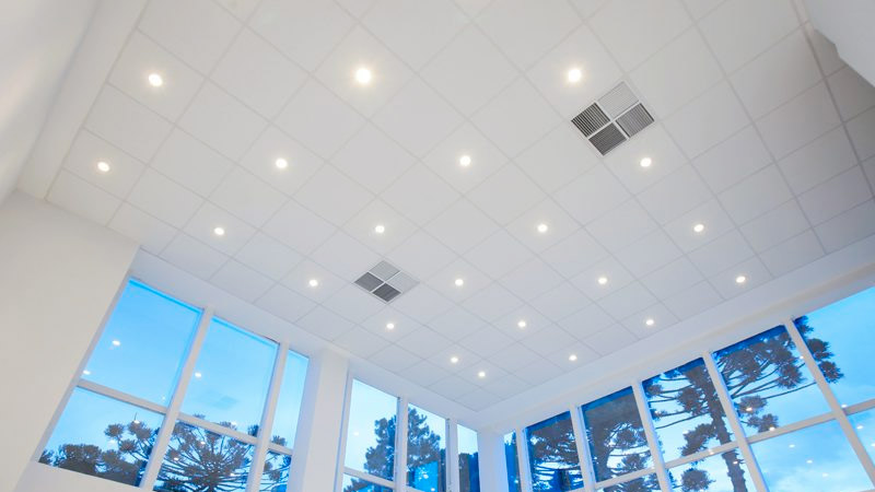 Cielorraso modular Plac-Tech® en espacio interior 3
